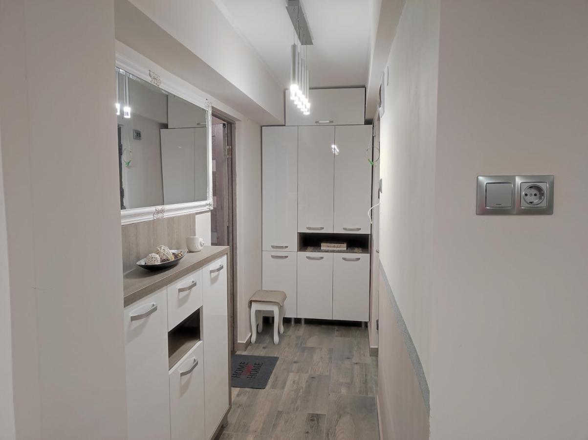 Midtown Apartment Орадя Екстер'єр фото