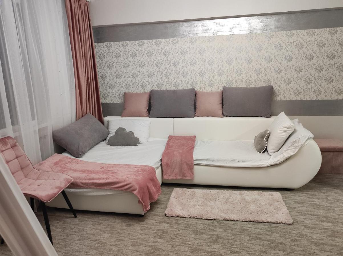 Midtown Apartment Орадя Екстер'єр фото