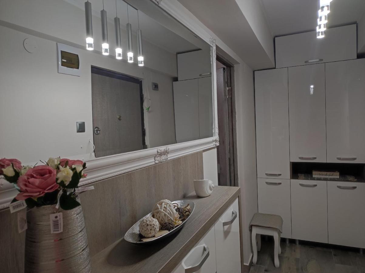 Midtown Apartment Орадя Екстер'єр фото