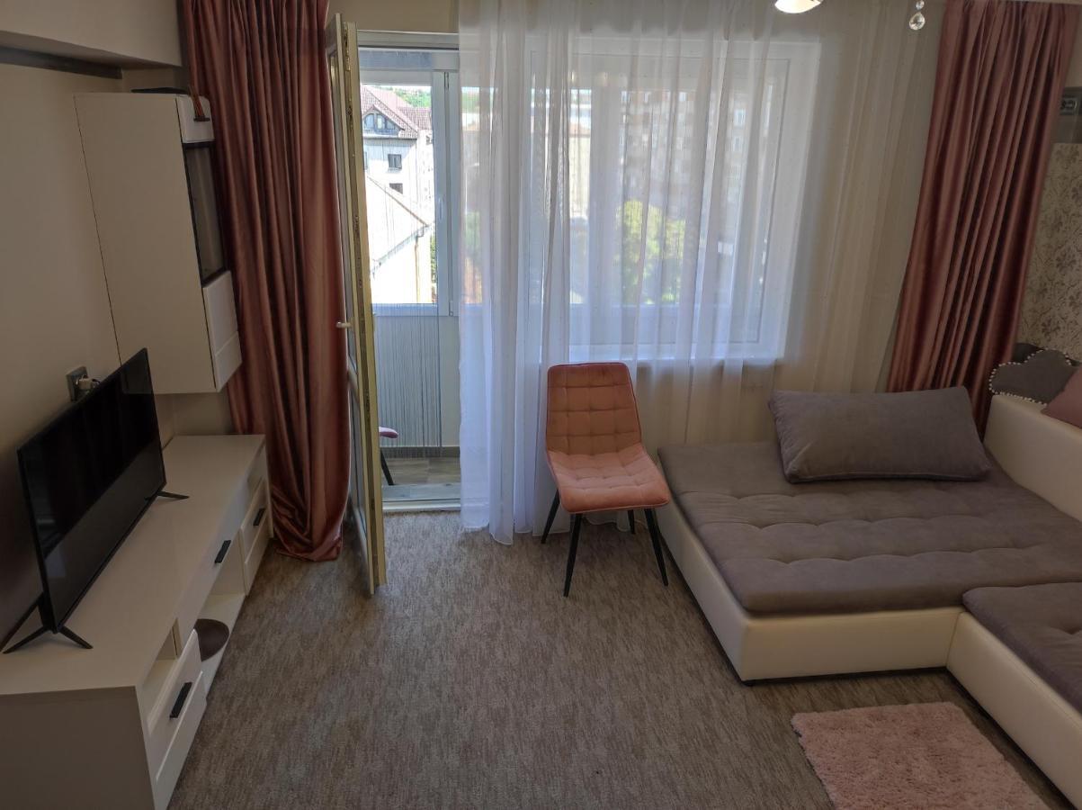 Midtown Apartment Орадя Екстер'єр фото